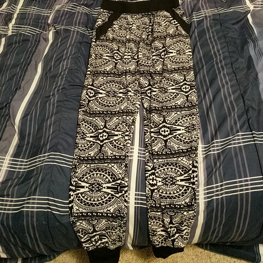 Patterned jogger pants